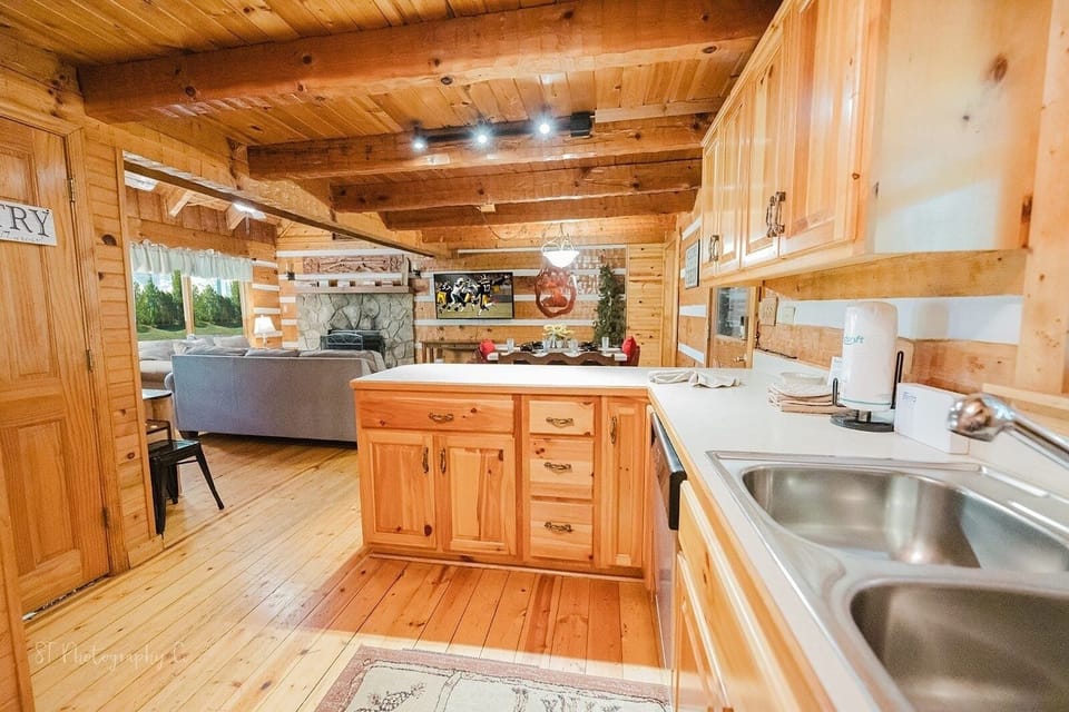 Cabin, 2 Bedrooms | Private kitchen | Fridge, microwave, oven, dishwasher