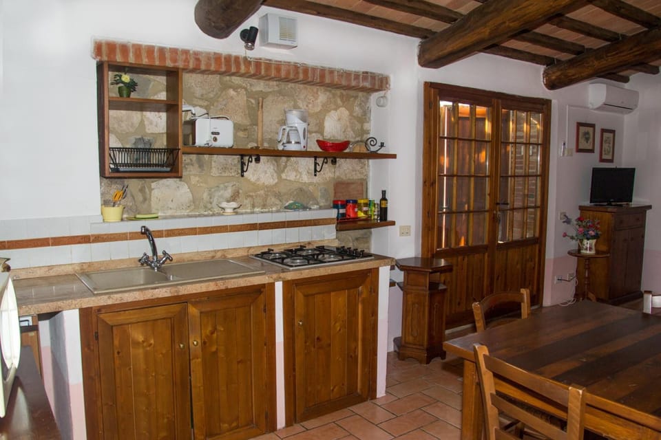 Full-size fridge, stovetop, toaster, cookware/dishes/utensils