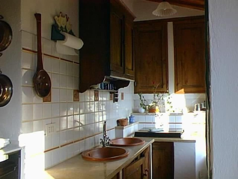 Full-size fridge, stovetop, toaster, cookware/dishes/utensils