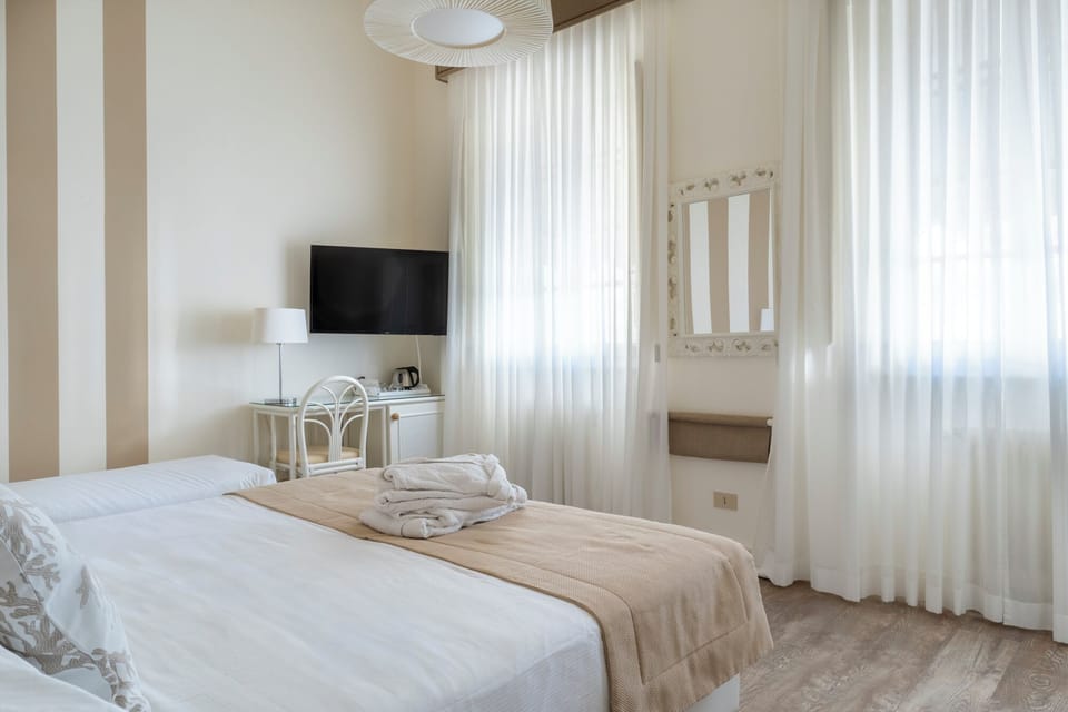 Deluxe Double or Twin Room | Minibar, in-room safe, iron/ironing board, cribs/infant beds