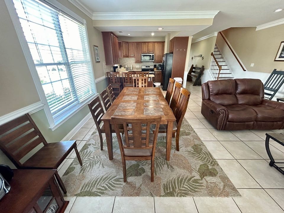 House, 6 Bedrooms | Dining