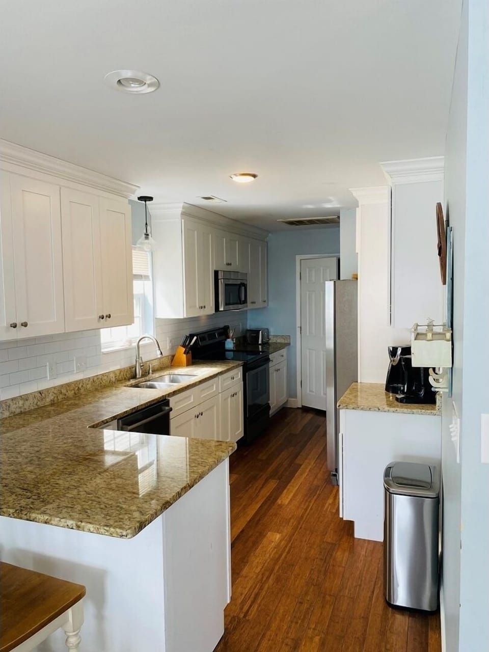 House, 5 Bedrooms | Private kitchen | Coffee/tea maker, fridge, microwave, oven