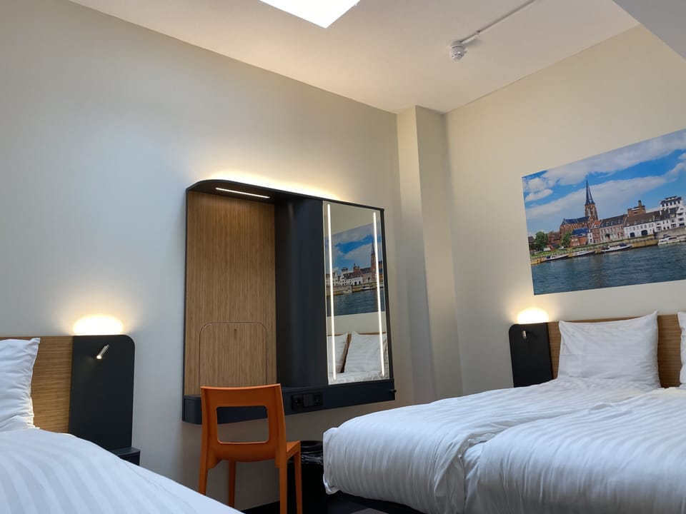 Family Triple Room | Laptop workspace, soundproofing, iron/ironing board, free WiFi