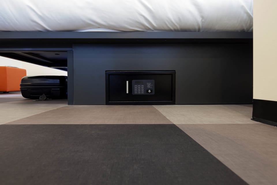 Superior Double Room | Laptop workspace, soundproofing, iron/ironing board, free WiFi