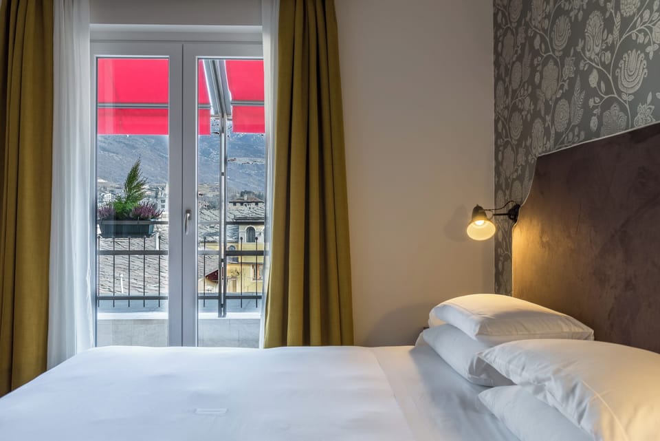 Panoramic Suite | Premium bedding, down comforters, memory foam beds, minibar