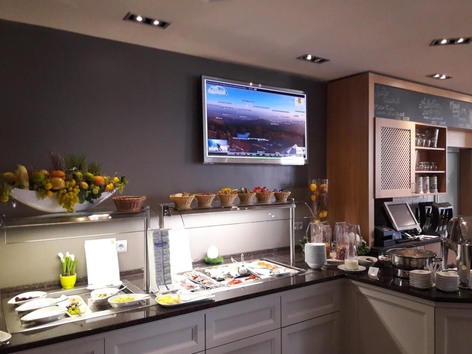 Free daily buffet breakfast