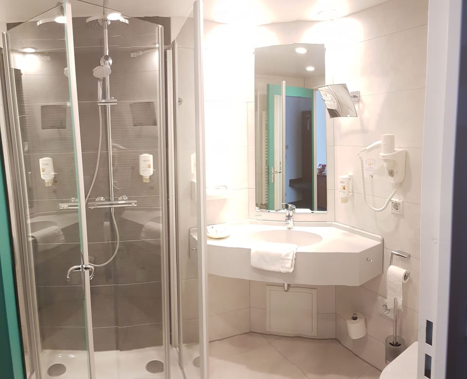Shower, free toiletries, hair dryer, towels