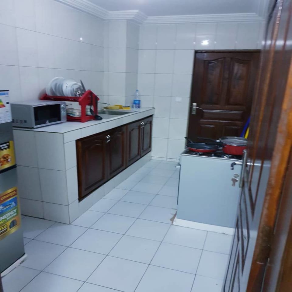 Comfort Apartment, 2 Bedrooms, Balcony | Private kitchen | Fridge, microwave, oven, stovetop