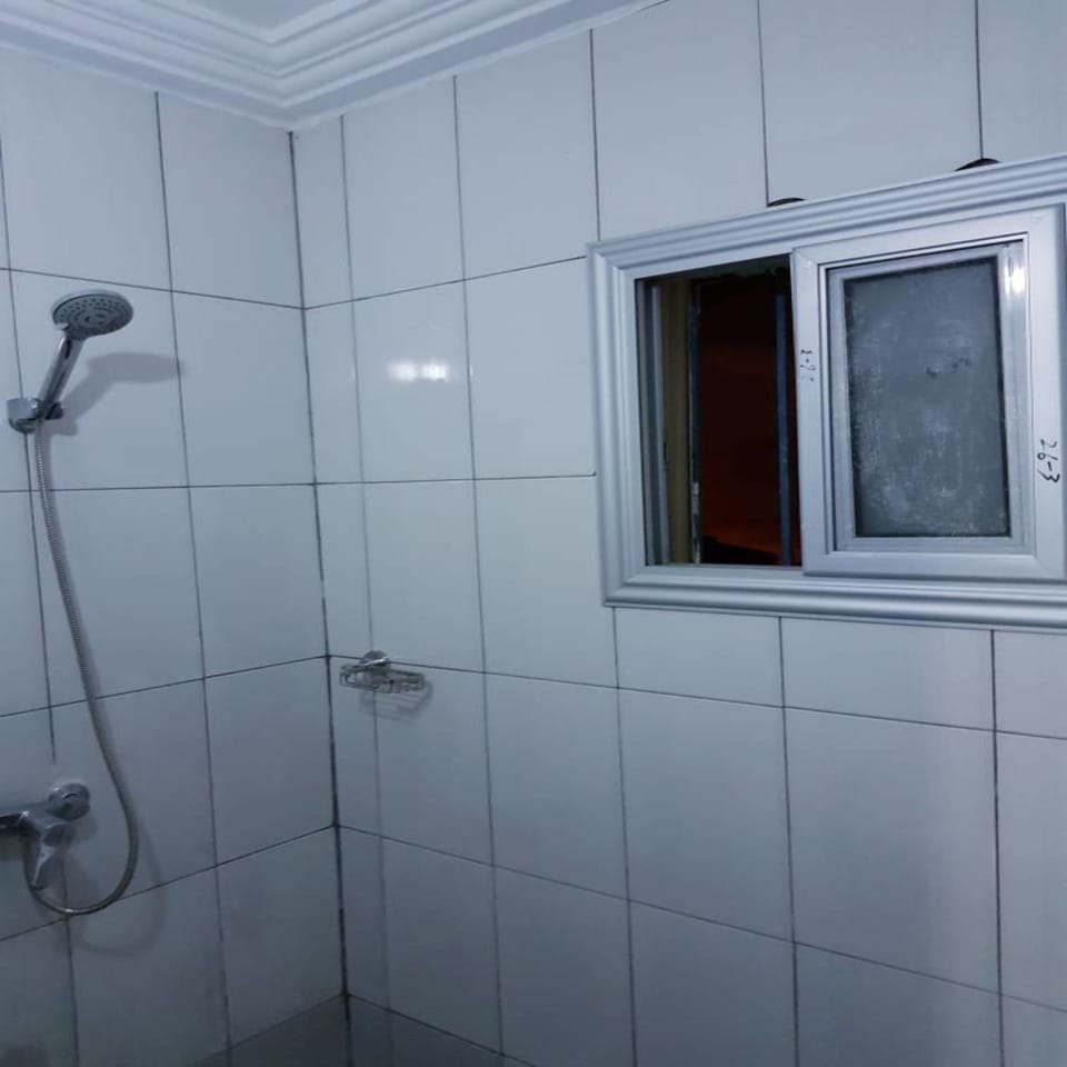 Comfort Apartment, 2 Bedrooms, Balcony | Bathroom | Shower, towels