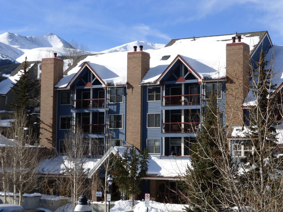 1/2 block to Main Street Breckenridge, shops & restaurants