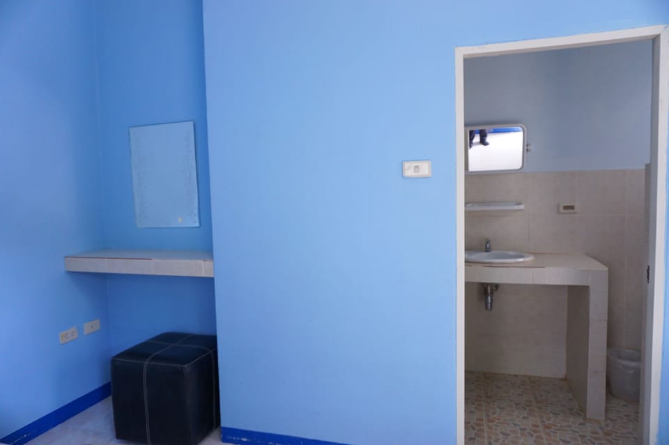Standard Double Room with Air Condition | Bathroom sink