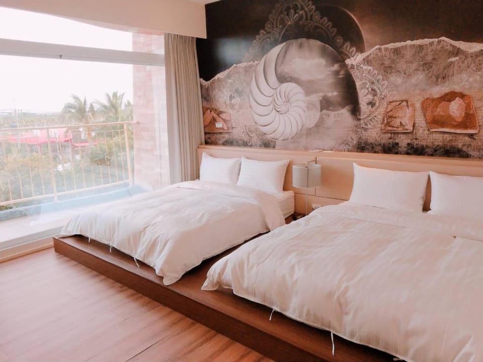 Premium bedding, down comforters, in-room safe, desk