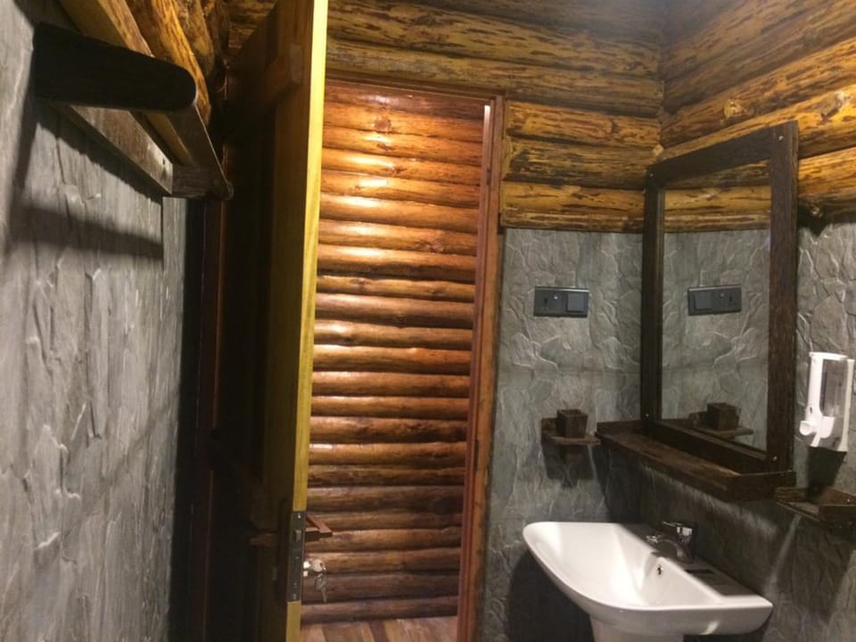 Bathroom sink
