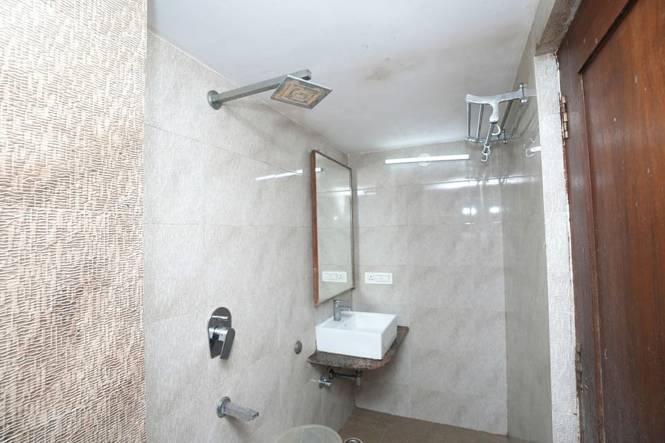 Separate tub and shower, rainfall showerhead, free toiletries, towels