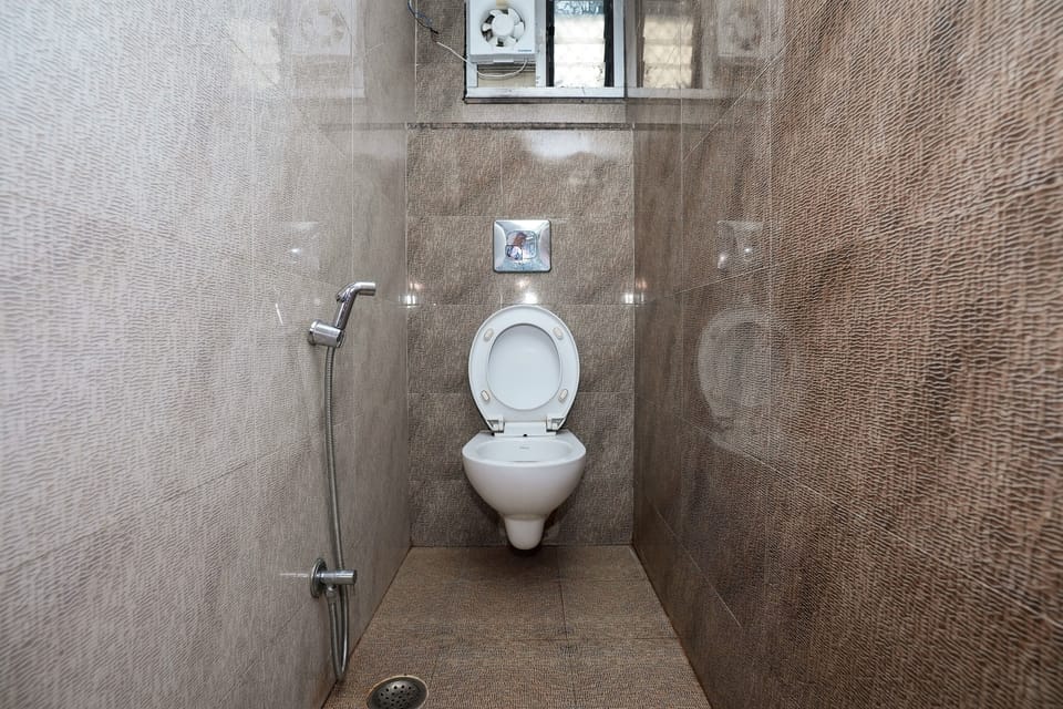 Separate tub and shower, rainfall showerhead, free toiletries, towels
