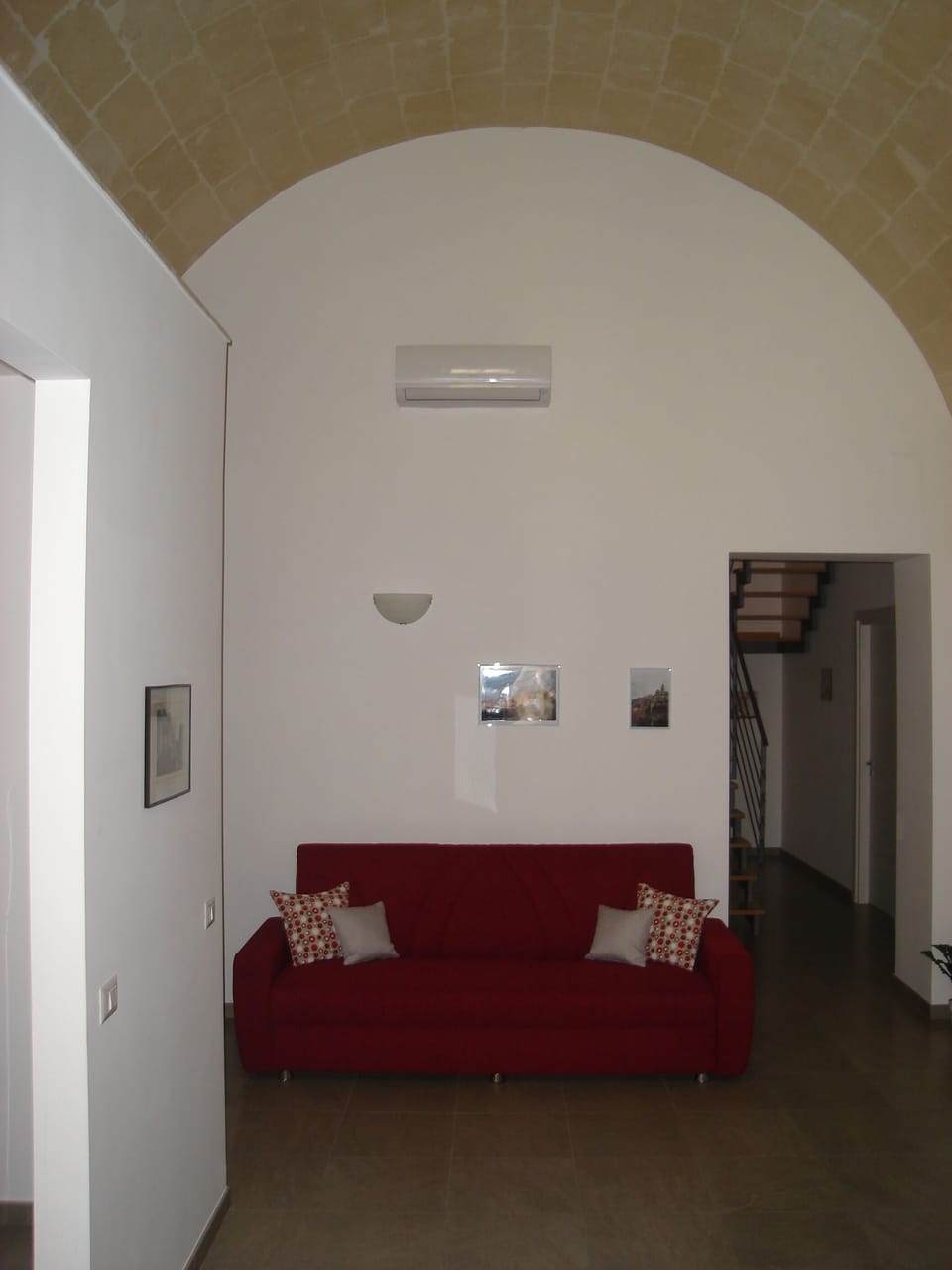 Check-in/check-out kiosk