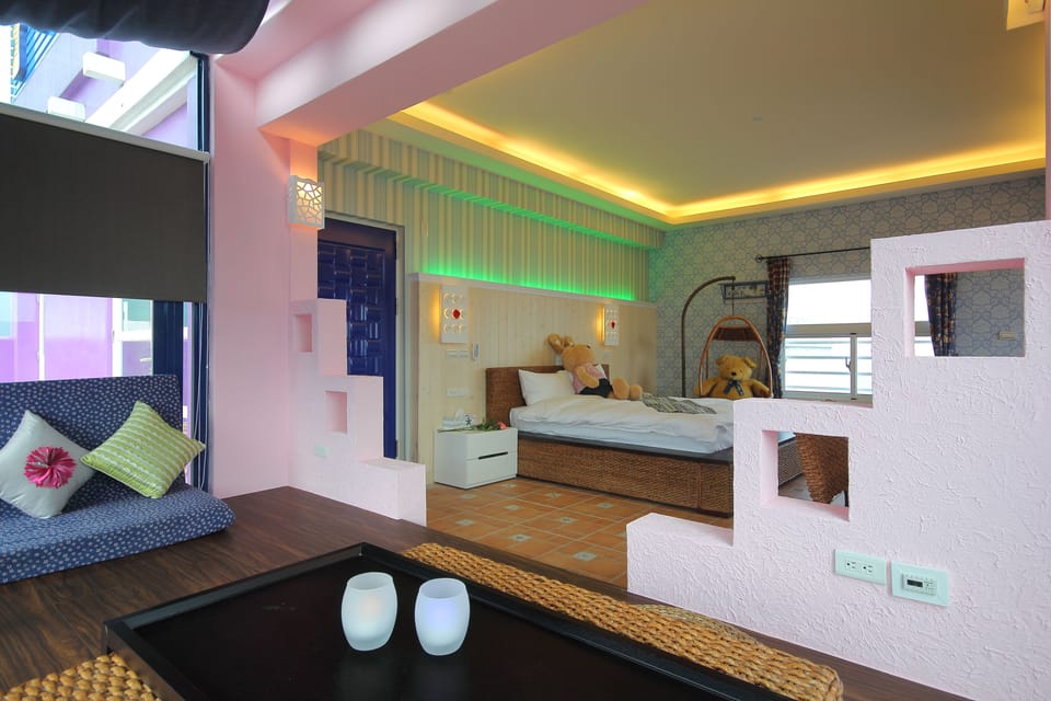 Honeymoon Suite | WiFi (free), bed sheets