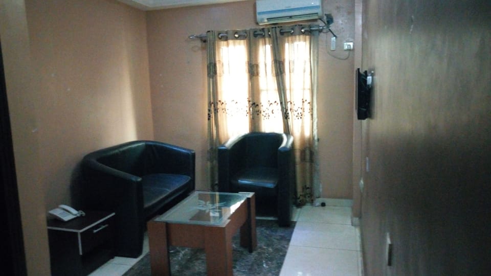 Premier Suite | Desk, free WiFi, bed sheets