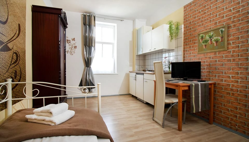 Single Room | Free WiFi, bed sheets