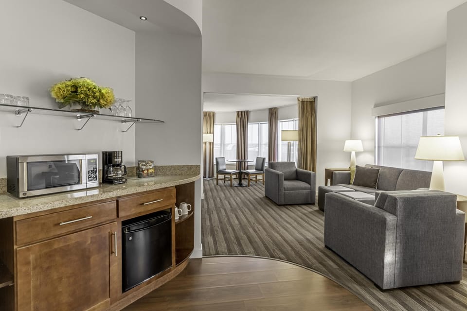 Premium bedding, in-room safe, desk, laptop workspace