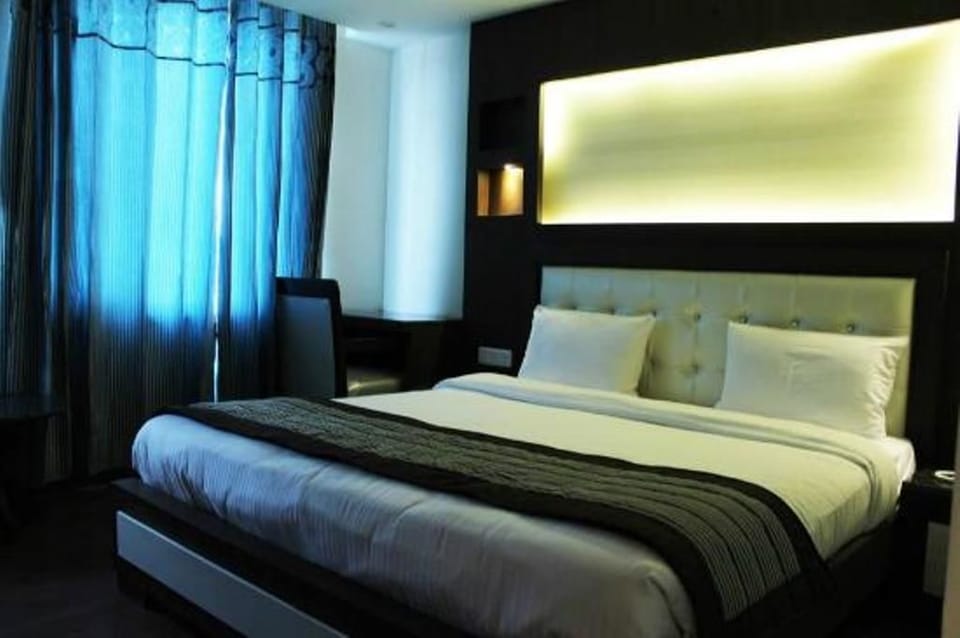 1 bedroom, minibar, in-room safe, desk