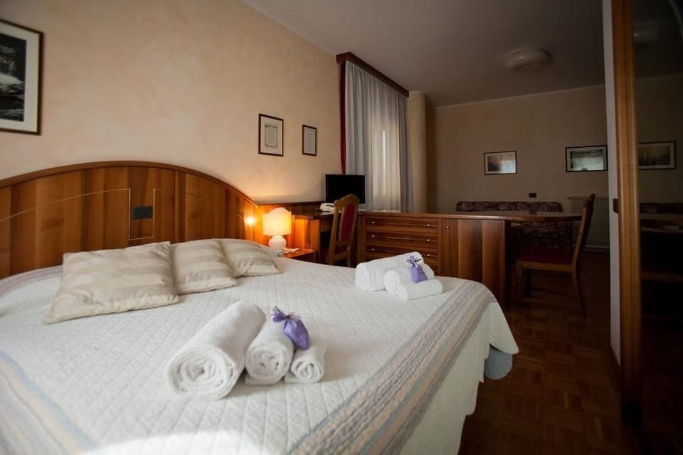 Classic Suite | Premium bedding, in-room safe, desk, soundproofing