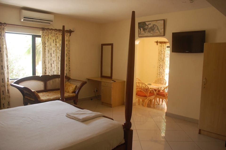 Triple Room | Iron/ironing board, free WiFi, bed sheets