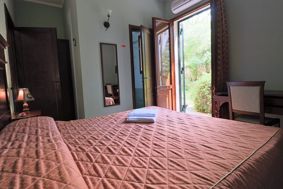 Frette Italian sheets, premium bedding, down comforters, in-room safe