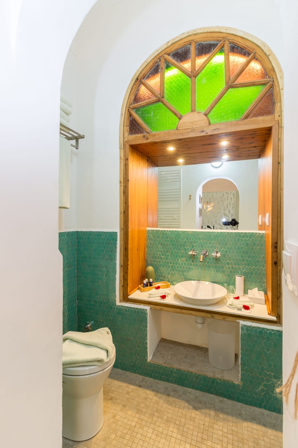 Standard Double Room | Bathroom | Shower, free toiletries, hair dryer, towels
