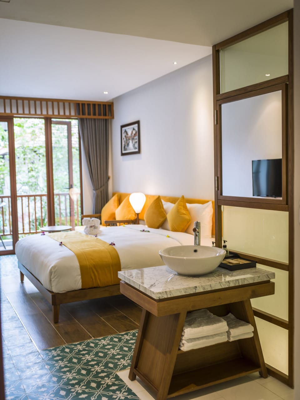 Superior Double or Twin Room, Pool View | Minibar, in-room safe, desk, blackout drapes