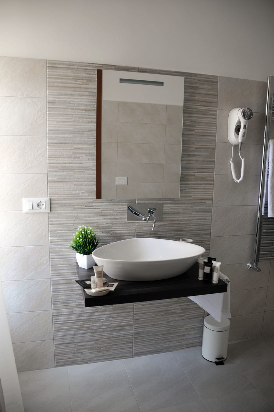 Double Room | Bathroom sink