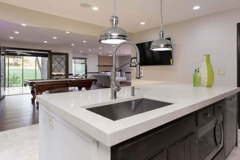 Open Plan - Designer Kitchen opening into Pool Room, Living Room and Porche !!