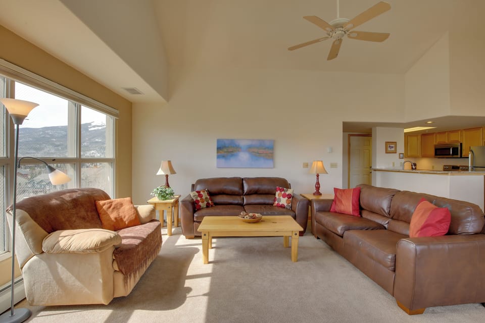 Living Room | Open Floor Plan | Free WiFi | Mountain Views