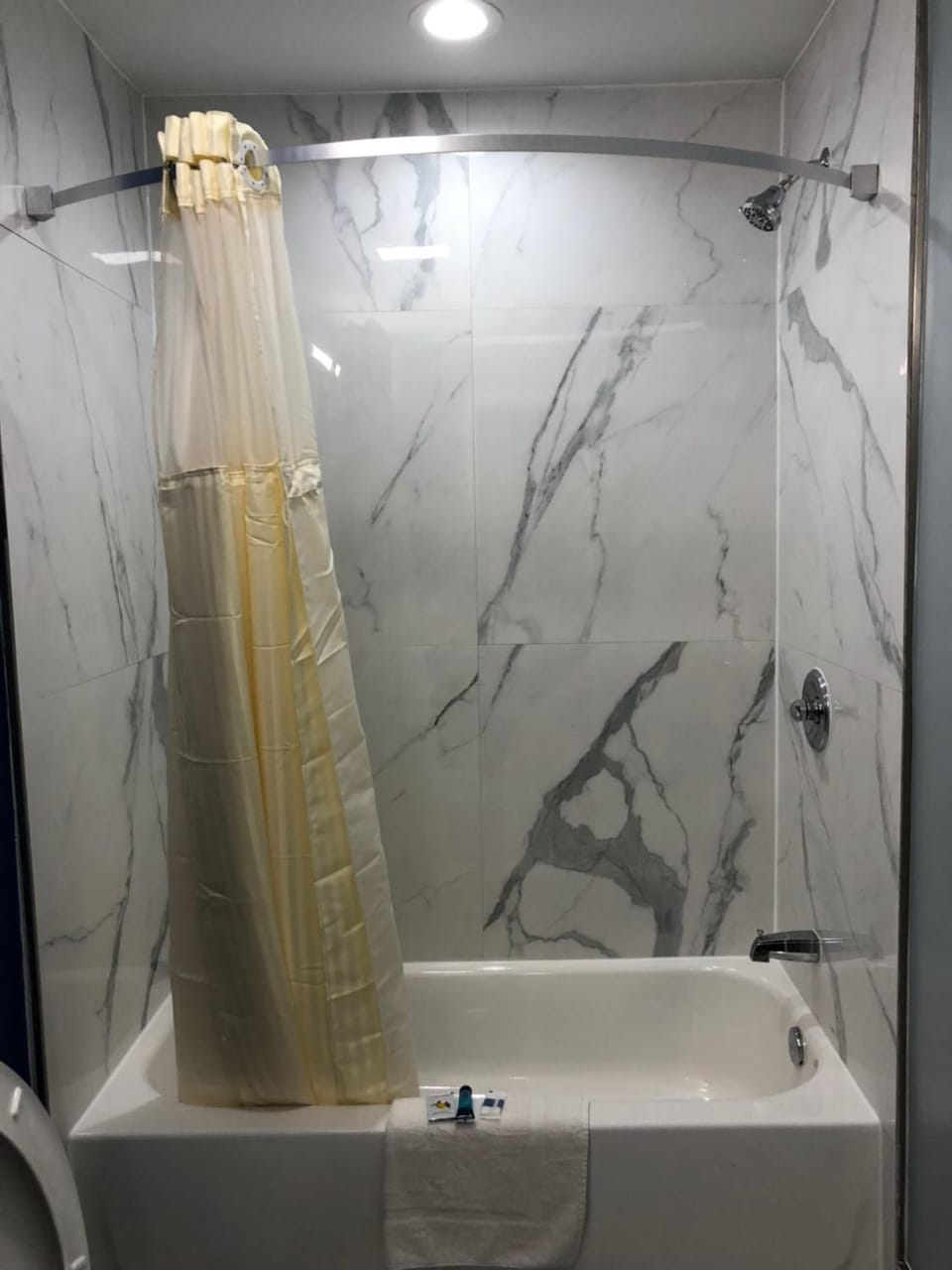 Combined shower/tub, deep soaking tub, free toiletries, hair dryer