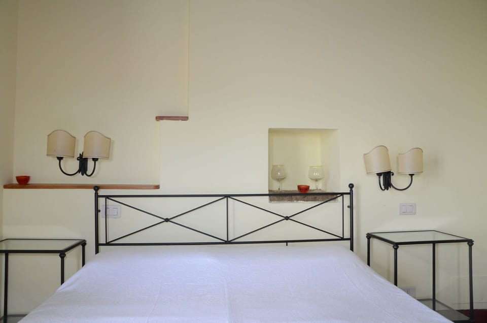 Room, Furniture, Bed, Property, Interior Design, Bed Frame, Bedroom, Table, Floor, House