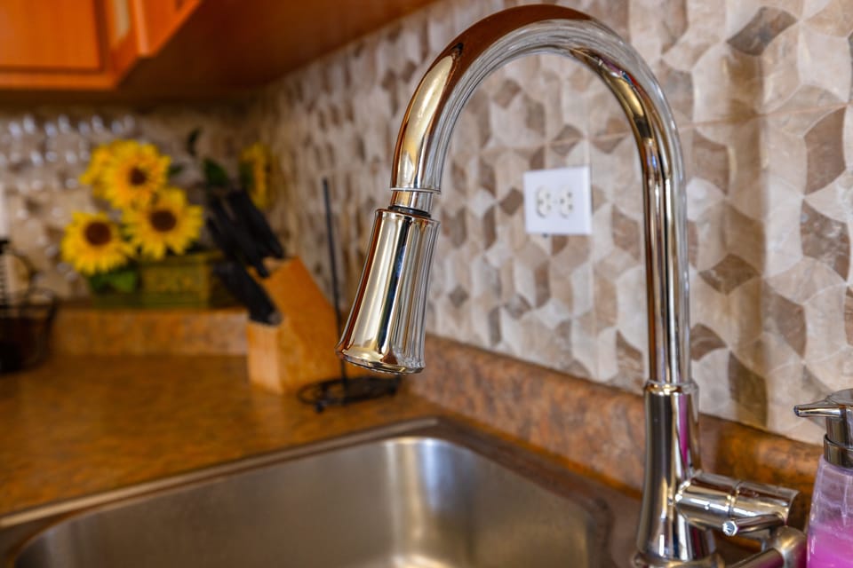 House, 3 Bedrooms | Private kitchen | Full-size fridge, microwave, oven, stovetop
