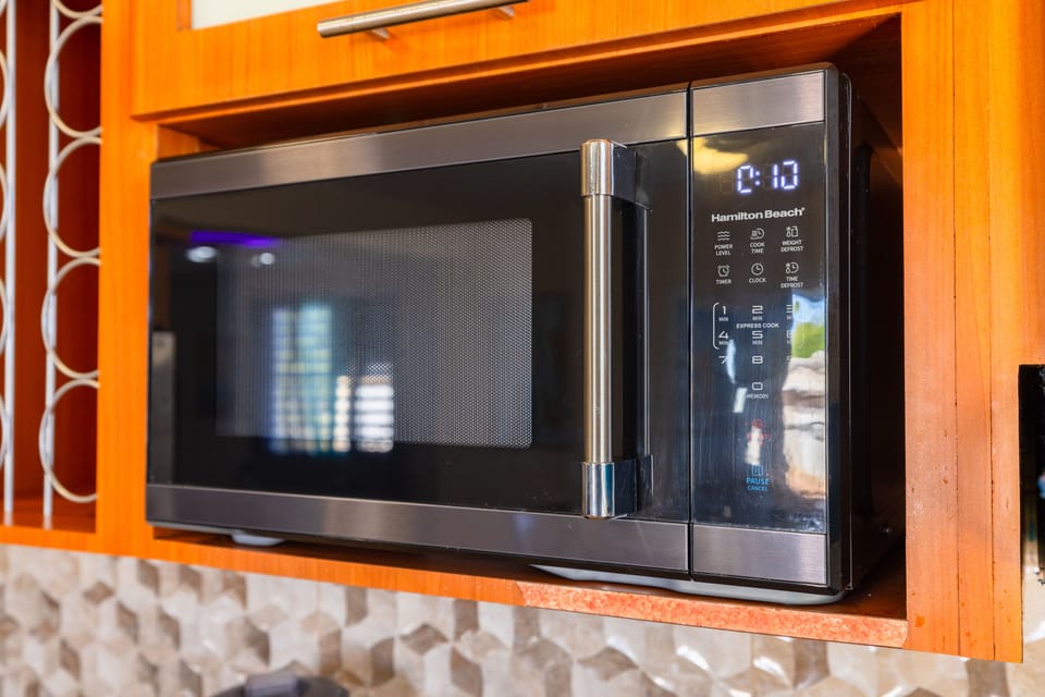House, 3 Bedrooms | Private kitchen | Full-size fridge, microwave, oven, stovetop