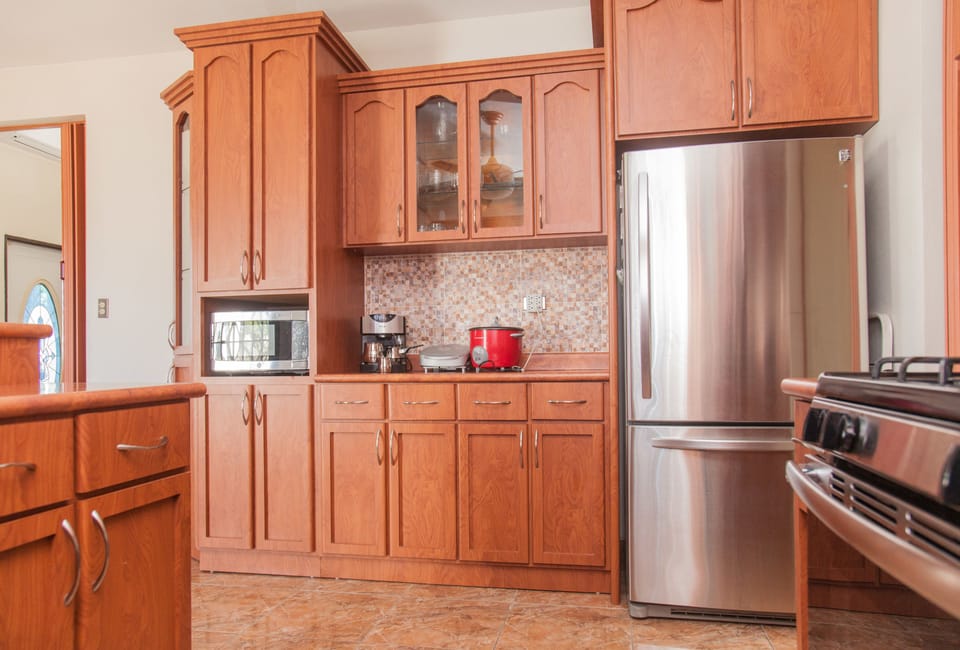 House, 3 Bedrooms | Private kitchen | Full-size fridge, microwave, oven, stovetop