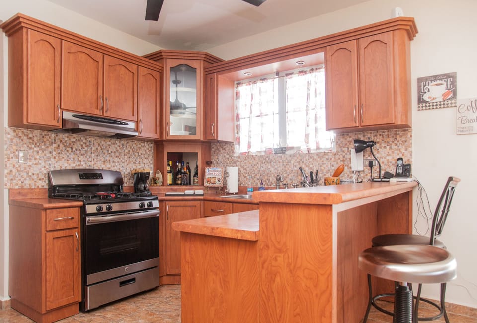 House, 3 Bedrooms | Private kitchen | Full-size fridge, microwave, oven, stovetop