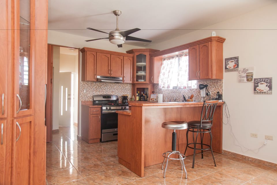 House, 3 Bedrooms | Private kitchen | Full-size fridge, microwave, oven, stovetop