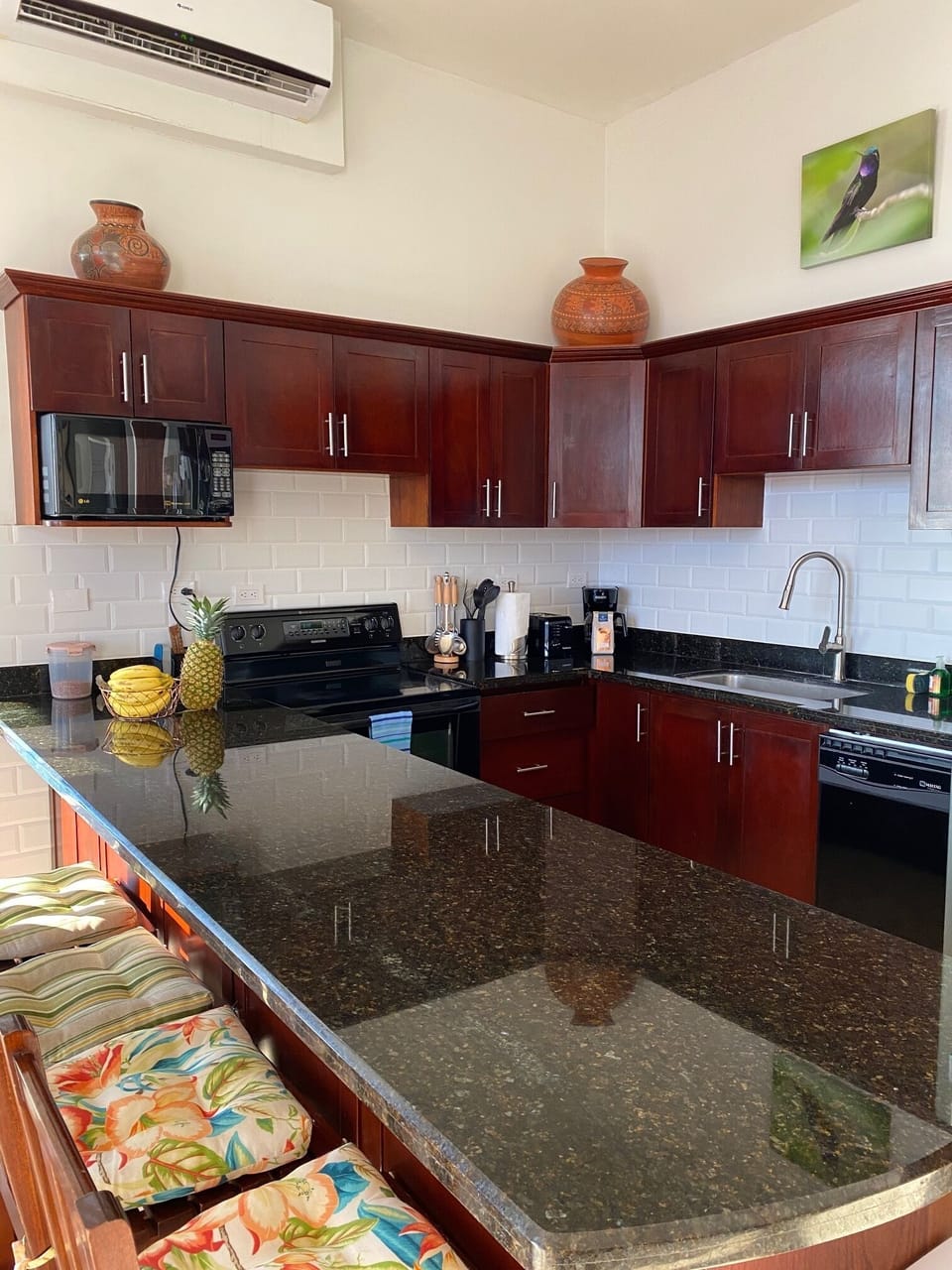 Fully-equipped kitchen, remodeled with new cabinets in 2020.