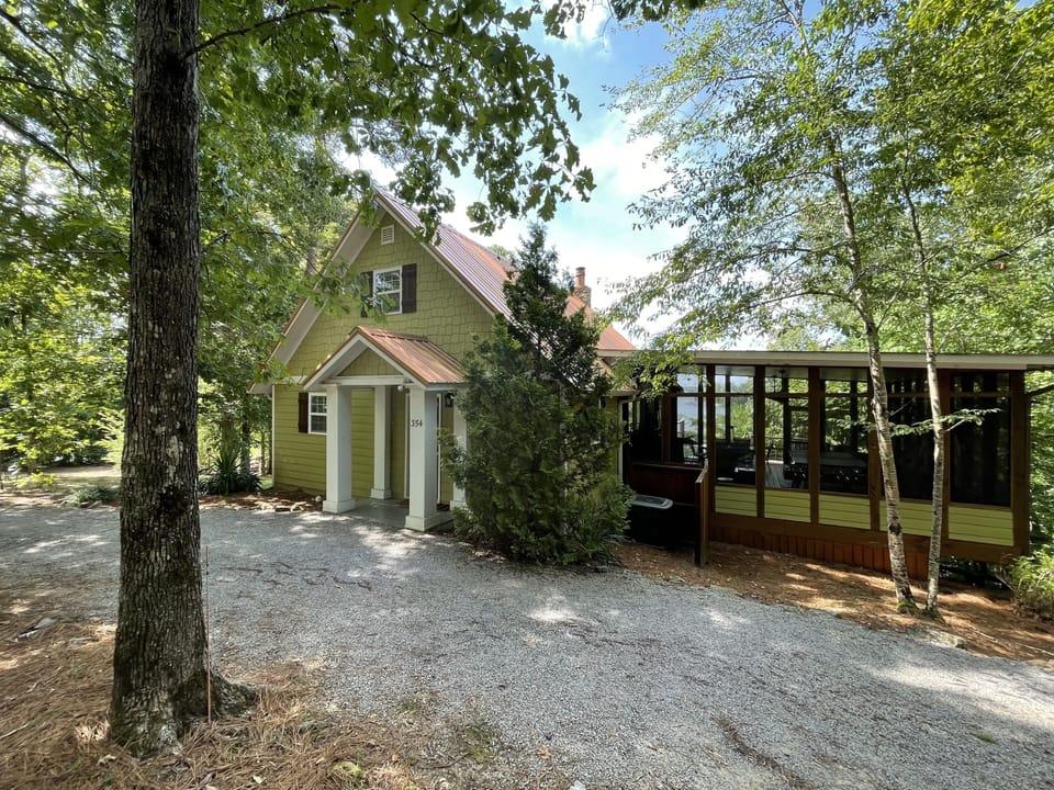 Welcome to the Cottage in the Cove!!