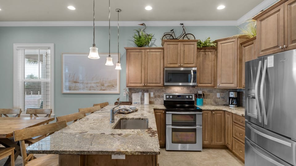 Beach Bike Escape Dining and Kitchen