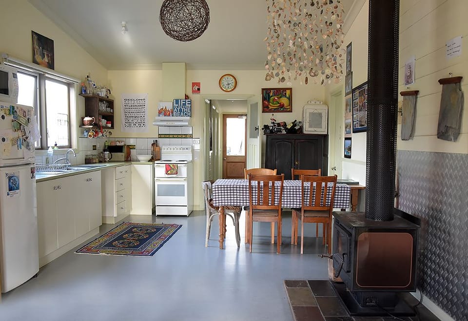 Shared fridge, microwave, stovetop, cookware/dishes/utensils