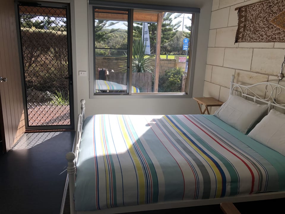 Queen Room | Iron/ironing board, rollaway beds, free WiFi, bed sheets