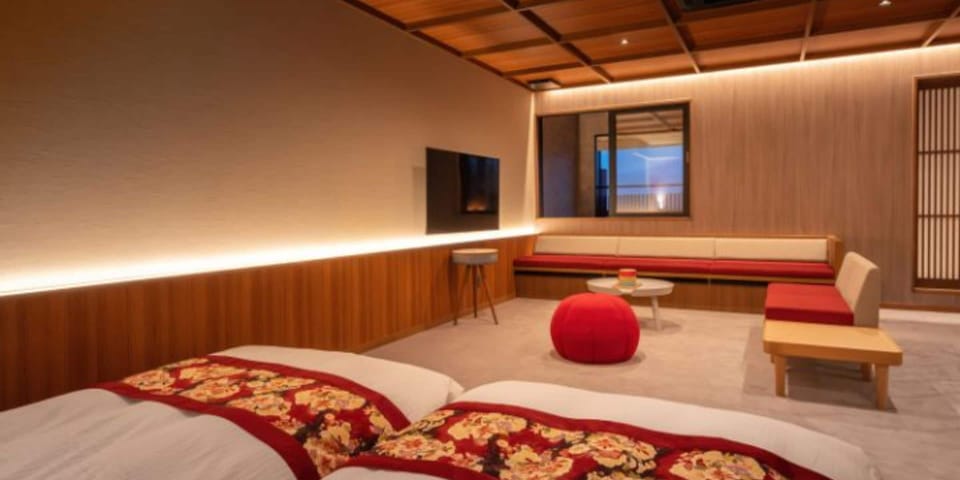Comfort Room | In-room safe, desk, free WiFi, bed sheets