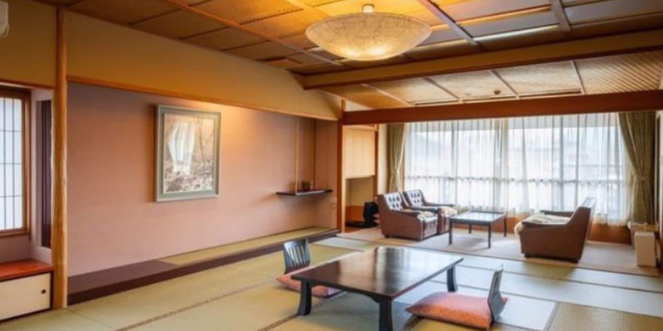 Superior Room | In-room safe, desk, free WiFi, bed sheets