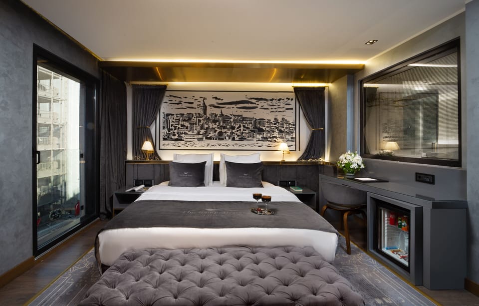 Junior Suite, 1 King Bed, Jetted Tub | Minibar, in-room safe, desk, soundproofing