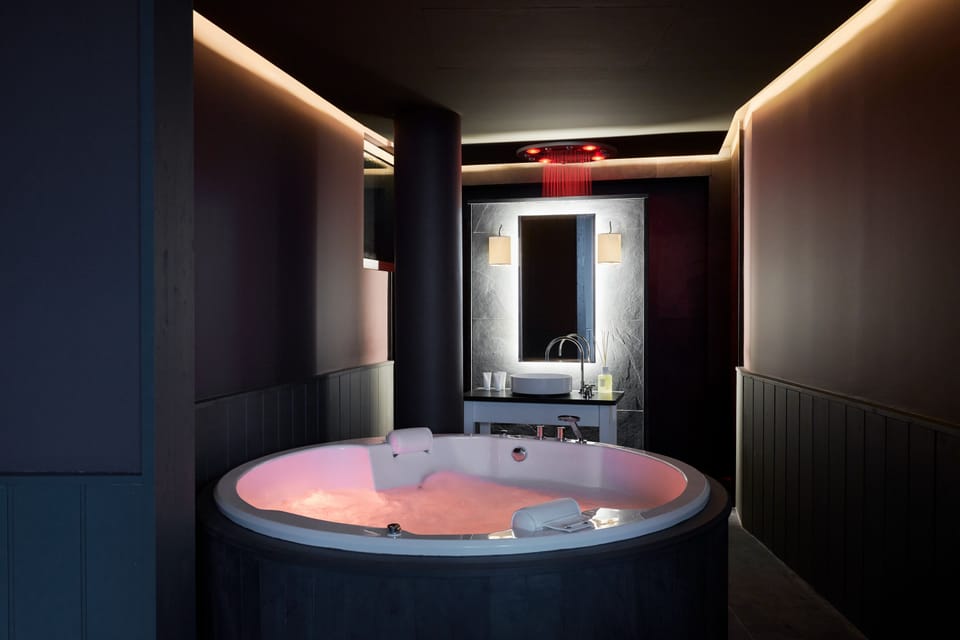 Couples treatment rooms, hot tub, steam room, body treatments, facials
