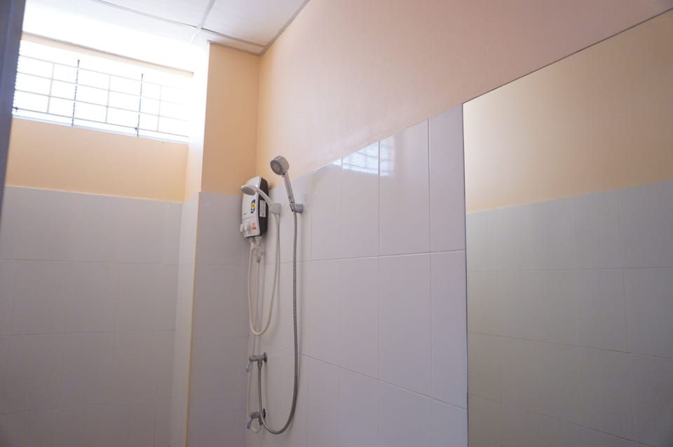 Triple Room | Bathroom shower